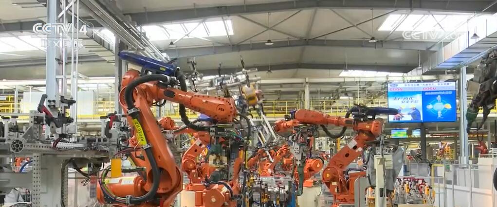 数字化智能化转型提速 中国工业生产向“新”向“绿”引擎足